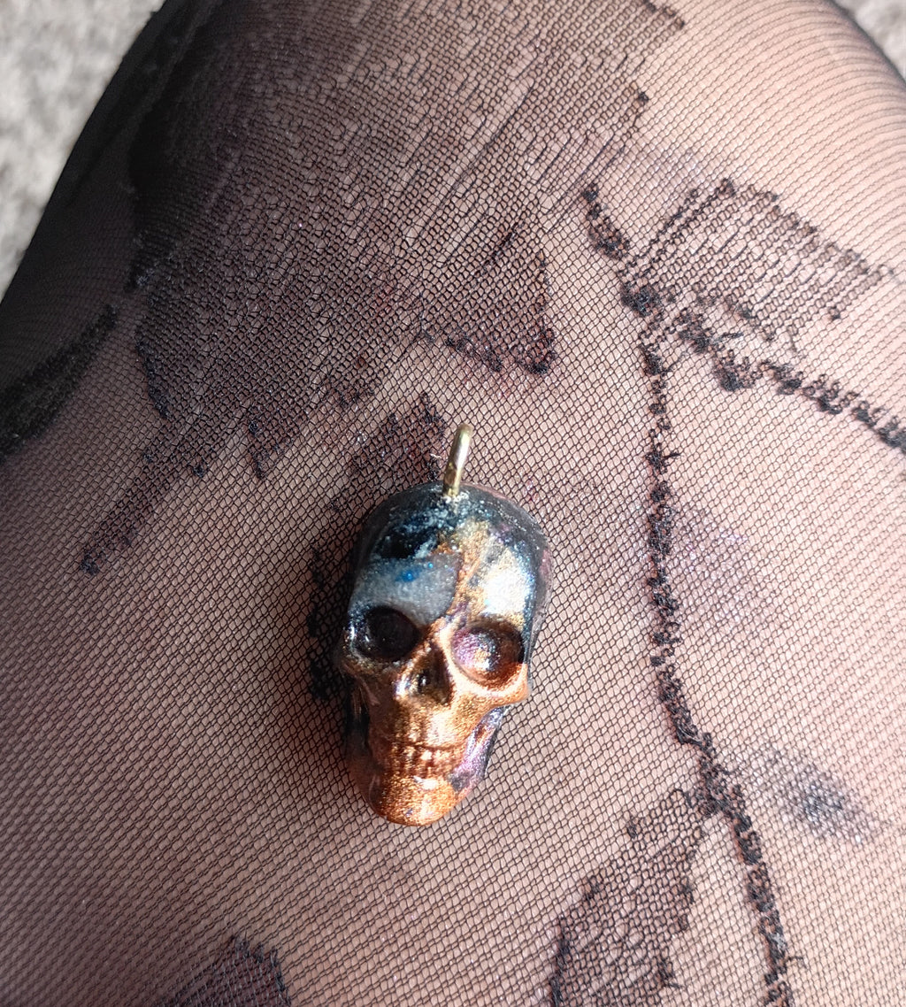 Lightning Bolt- Skull pendant
